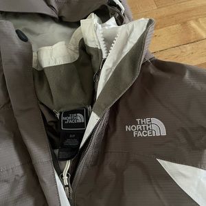 Women’s North Face size small winter jacket. Perfect for everyday wear!